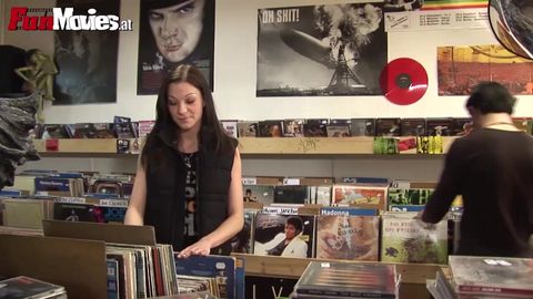 Dieser Girl wird im Musikladen gebumst, hier bei Perfektdamen