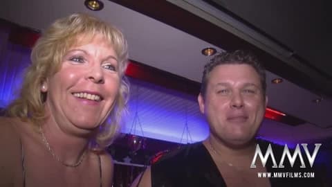 Deutsch Ältere Paare in einem Swinger-Club