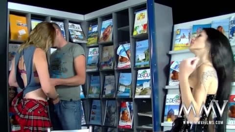 Ausgezeichnete Fellatio in Paaren, um die Freude zu vervielfachen