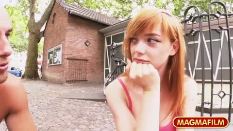 Hier die Schlampe die bei deutsche porno einen Fick genießt
