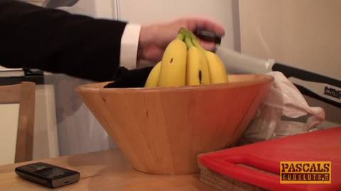 Brünette BBW wird sich unterwerfen