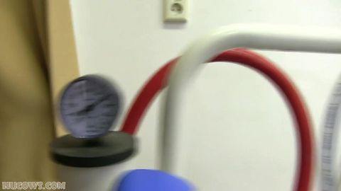 Ein heißer BDSM Video mit einer Blondine