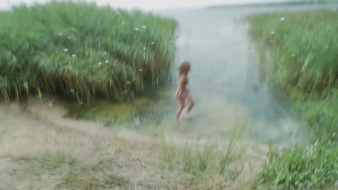 Russische Schönheit wird im Freien gefickt