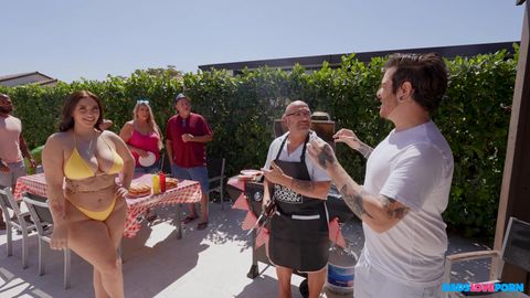Geile Poolparty mit heisser Curvy Schlampe