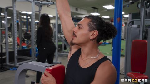 Geiler Dreier im Gym mit Madalina Moon & Kali Roses