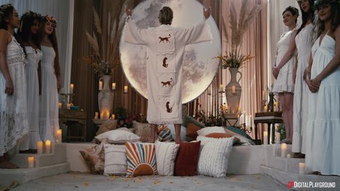 Lilith Grace reitet Guru Vince Karter im Retreat